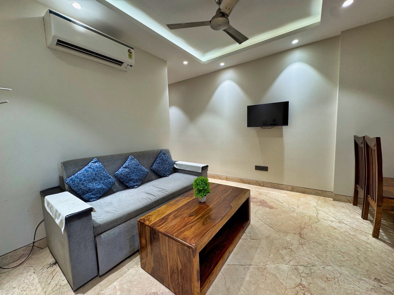 pet friendly service apartments in West Delhi