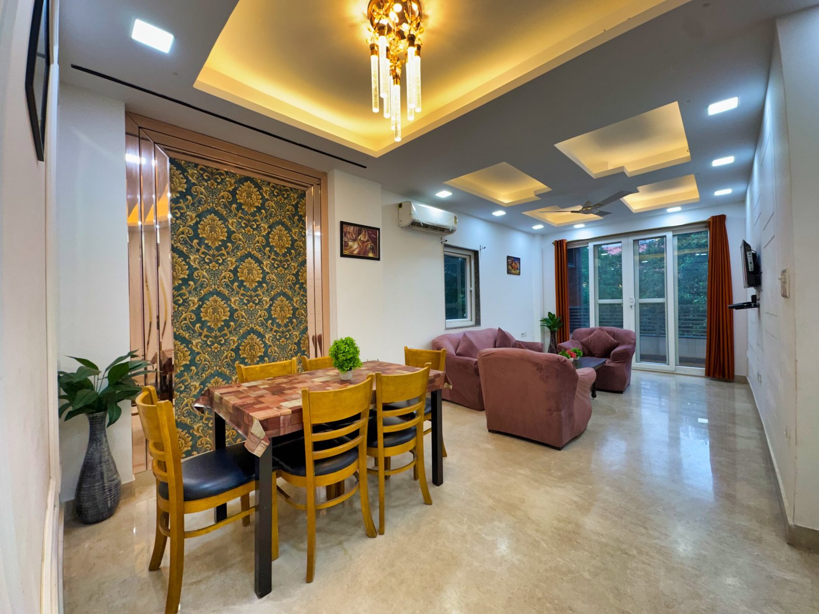 service apartments in Uttam Nagar East