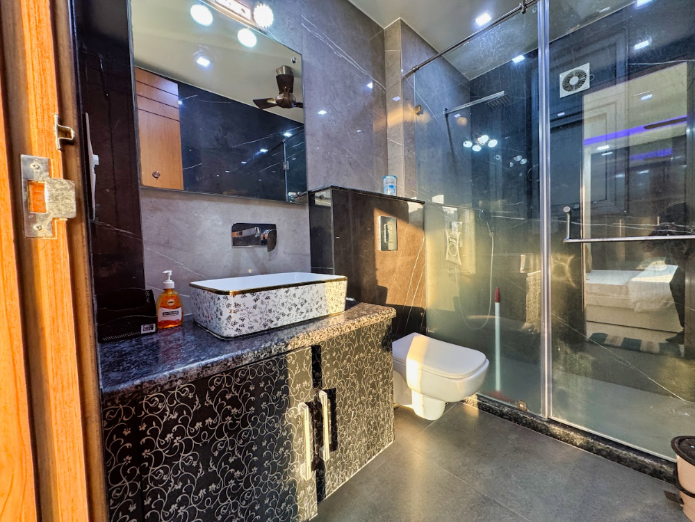 service apartments in Punjabi Bagh West